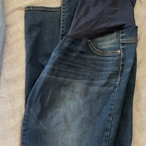 Maternity jeans, NWOT never worn. Full panel